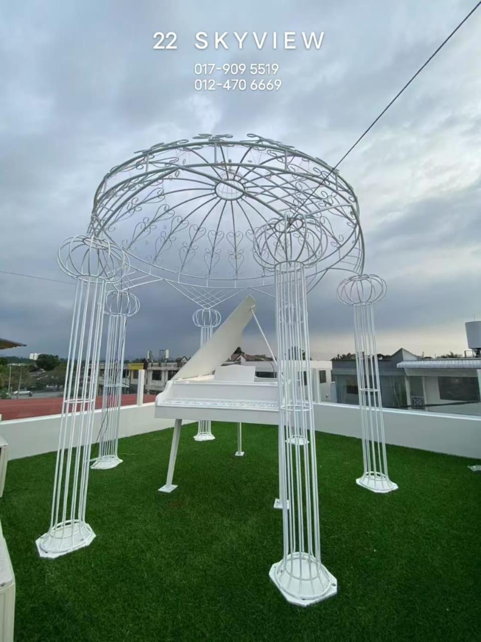 22 Skyview Hotel Букит Мертаджам Екстериор снимка