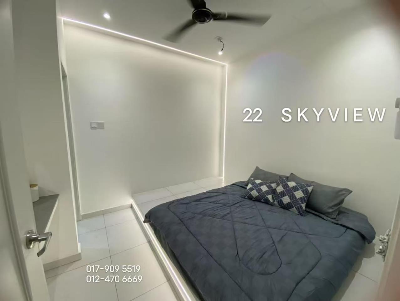 22 Skyview Hotel Букит Мертаджам Екстериор снимка