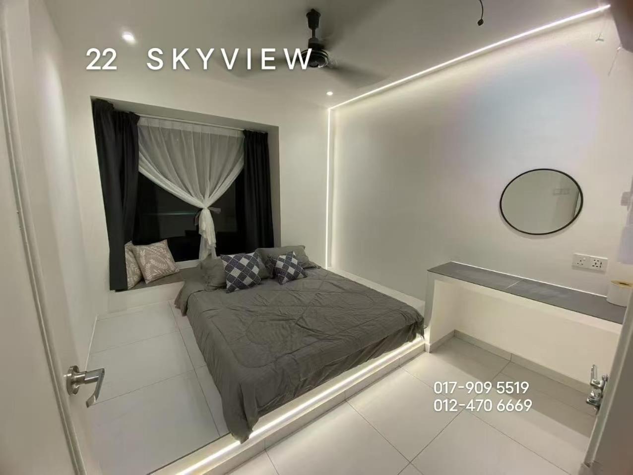 22 Skyview Hotel Букит Мертаджам Екстериор снимка